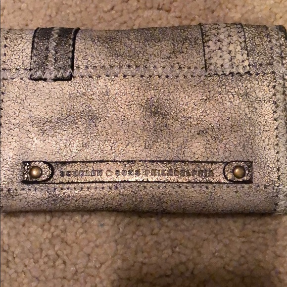 Schuler & Sons distressed clutch - Picture 2 of 4